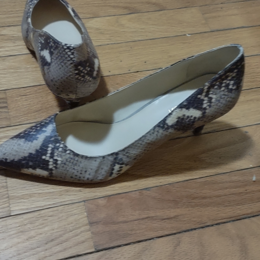 Gray and Cream Heels with Snakeskin Print and Pointed Toe